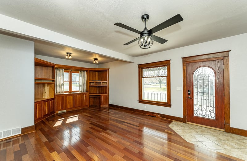 473 E 12th St, Saint Charles, MN 55972