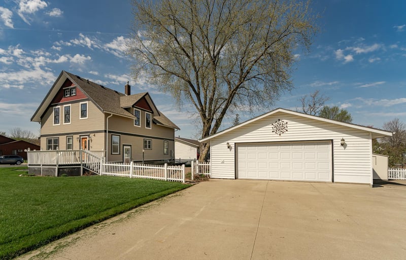 473 E 12th St, Saint Charles, MN 55972