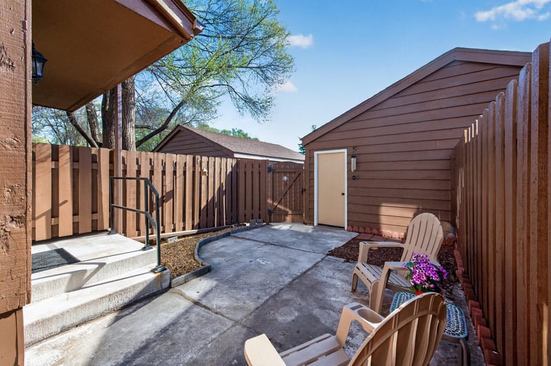 2457 Crestwood Dr, North Saint Paul, MN 55109