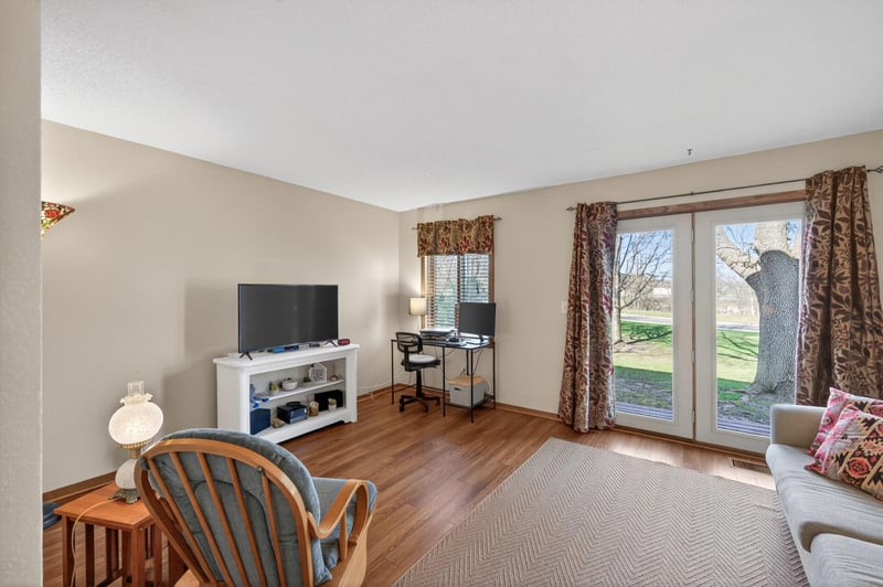 2457 Crestwood Dr, North Saint Paul, MN 55109