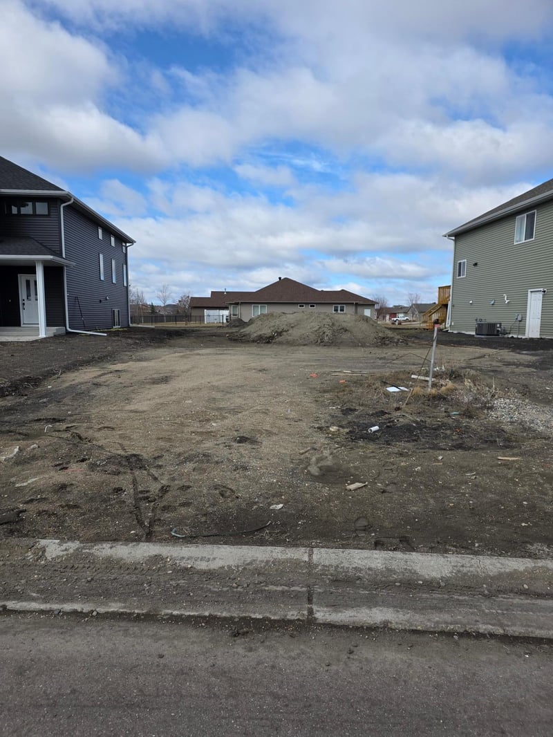 2410 36th Ave S, Moorhead, MN 56560