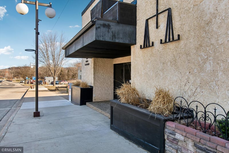 215 4th St N, Cannon Falls, MN 55009