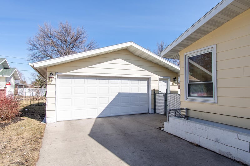 1406 24th Ave S, Moorhead, MN 56560