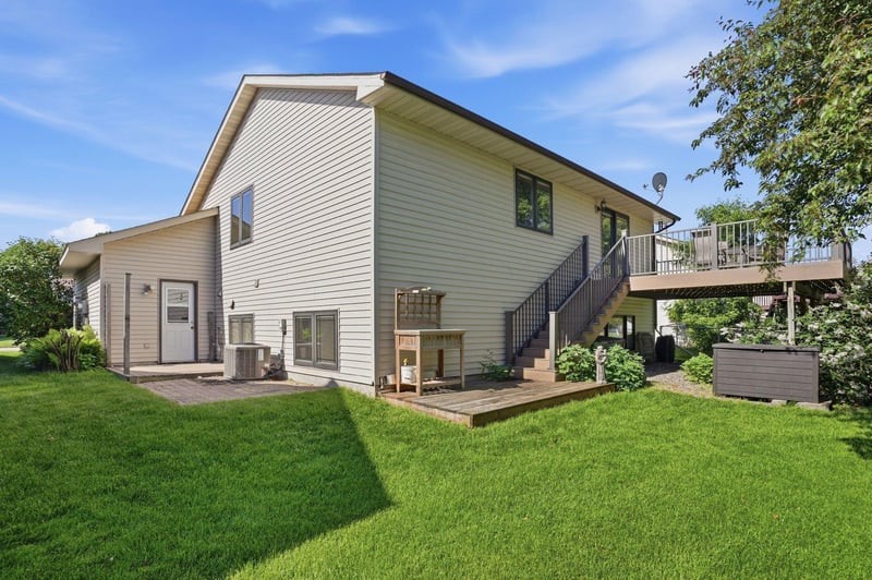 7230 38th St N, Oakdale, MN 55128