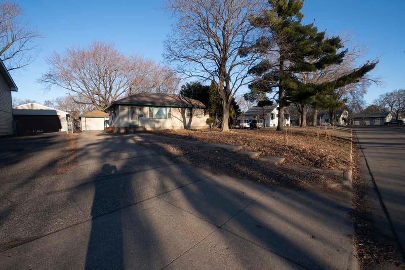 5453 N 4th St, Brooklyn Center, MN 55430