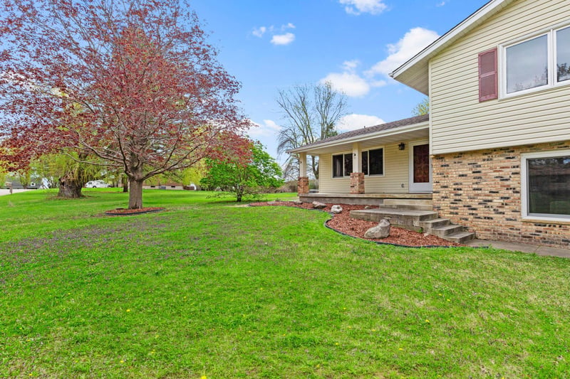 2055 Edgewood Dr, Owatonna, MN 55060