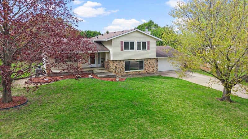 2055 Edgewood Dr, Owatonna, MN 55060