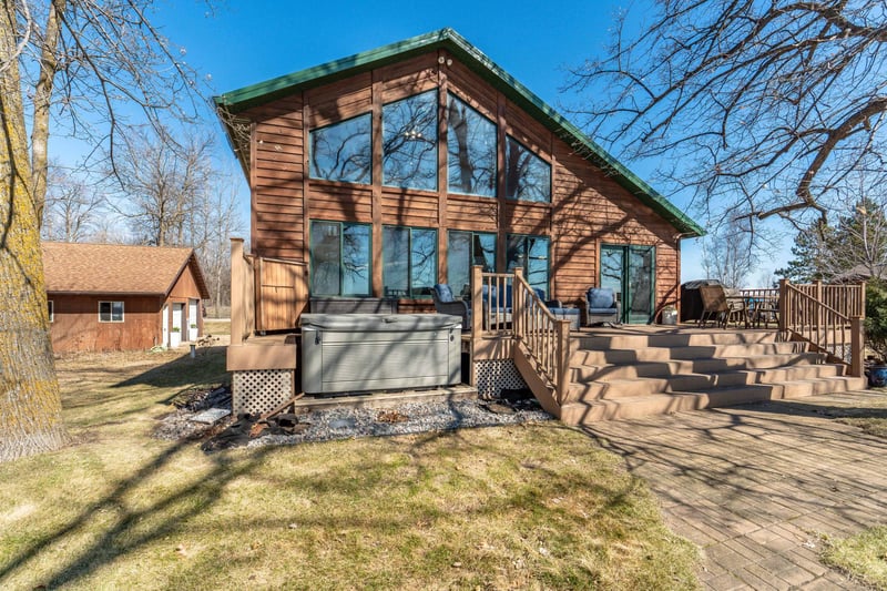 43260 Round Lake Dr, Ottertail, MN 56571