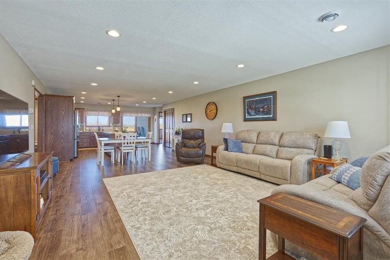 211 Century Ln, Silver Lake, MN 55381