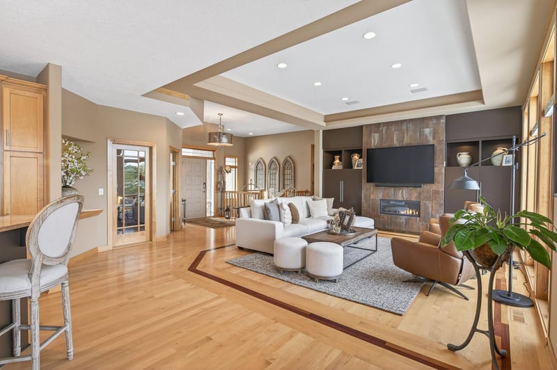 21115 Ridgewood Trl, Lakeville, MN 55044