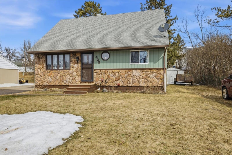 429 Coventry Rd, Hoyt Lakes, MN 55750