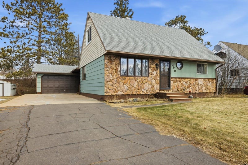 429 Coventry Rd, Hoyt Lakes, MN 55750