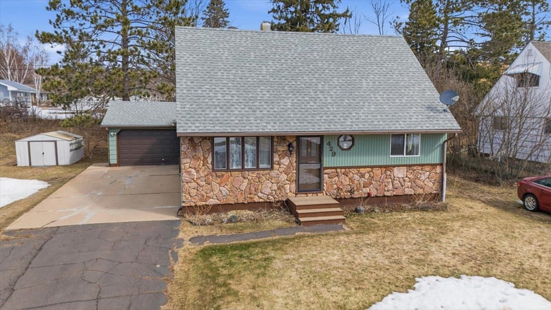 429 Coventry Rd, Hoyt Lakes, MN 55750