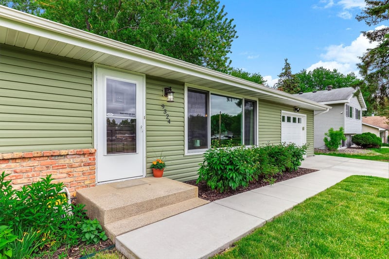 9324 30th Ave N, New Hope, MN 55427
