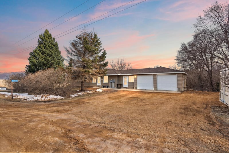 17375 Homestead Rd, Carver, MN 55315