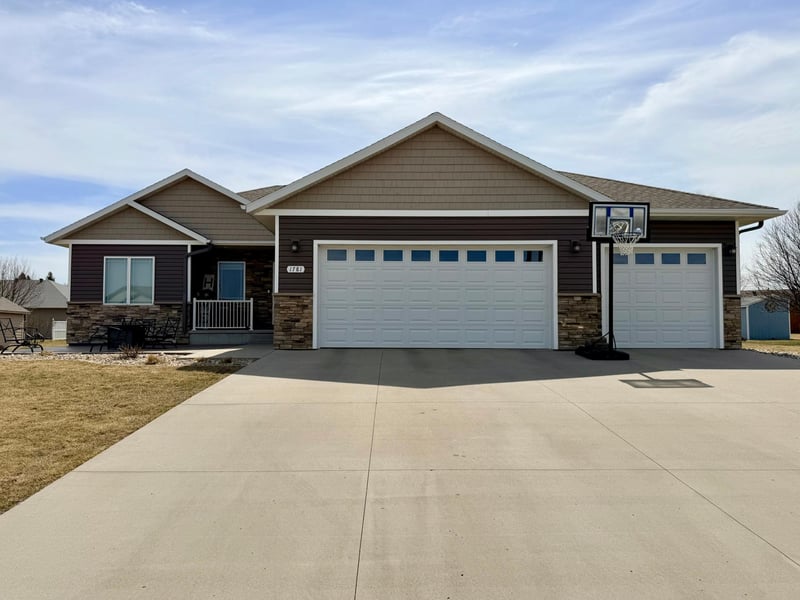 1781 Donavon Dr, Worthington, MN 56187