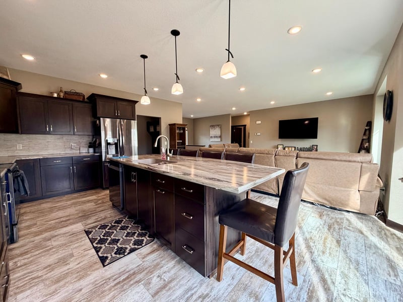 1781 Donavon Dr, Worthington, MN 56187