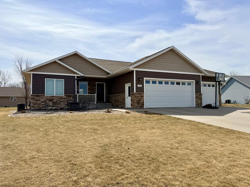 1781 Donavon Dr, Worthington, MN 56187