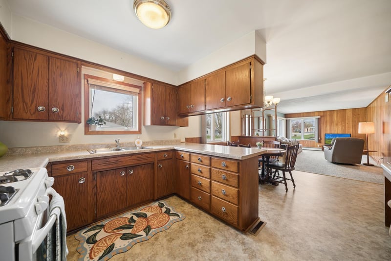 306 3rd Ave SE, Blooming Prairie, MN 55917
