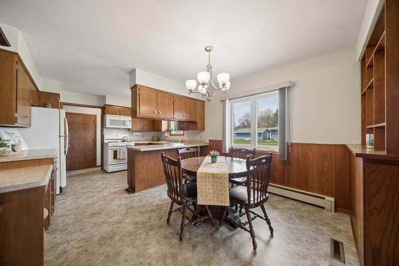 306 3rd Ave SE, Blooming Prairie, MN 55917