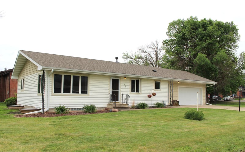 306 3rd Ave SE, Blooming Prairie, MN 55917