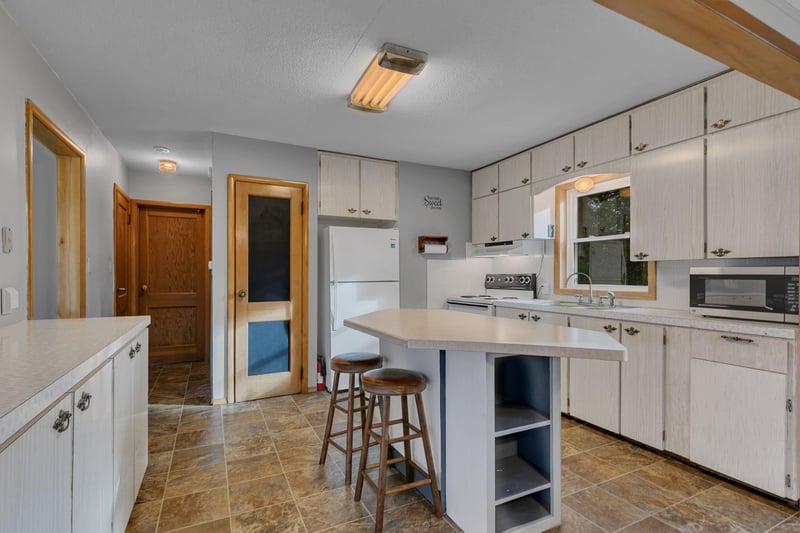 208 Cedar St N, Grey Eagle, MN 56336