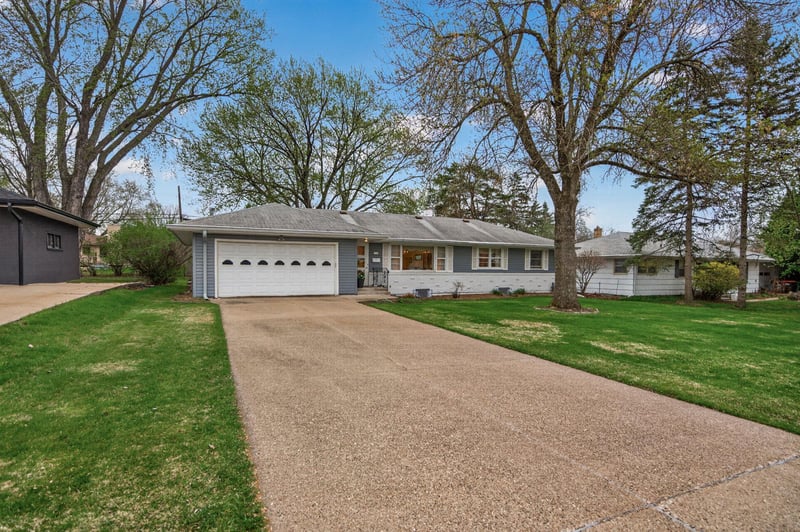 1710 Fry St, Falcon Heights, MN 55113