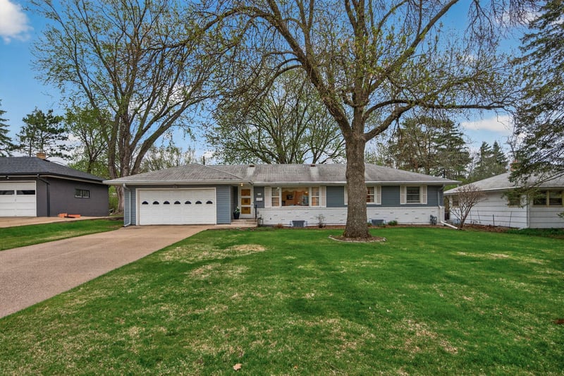 1710 Fry St, Falcon Heights, MN 55113