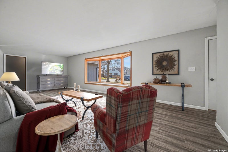 363 N Waterville Ave, Le Center, MN 56057
