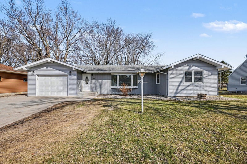 363 N Waterville Ave, Le Center, MN 56057