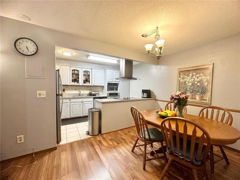 4120 Parklawn Ave #134, Edina, MN 55435