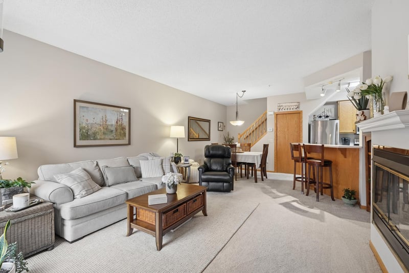 18195 Warbler Ln, Eden Prairie, MN 55346