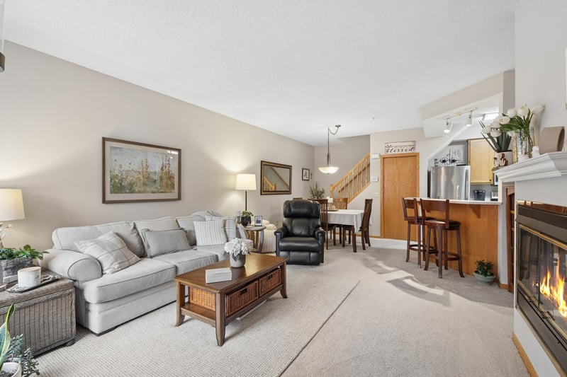 18195 Warbler Ln, Eden Prairie, MN 55346