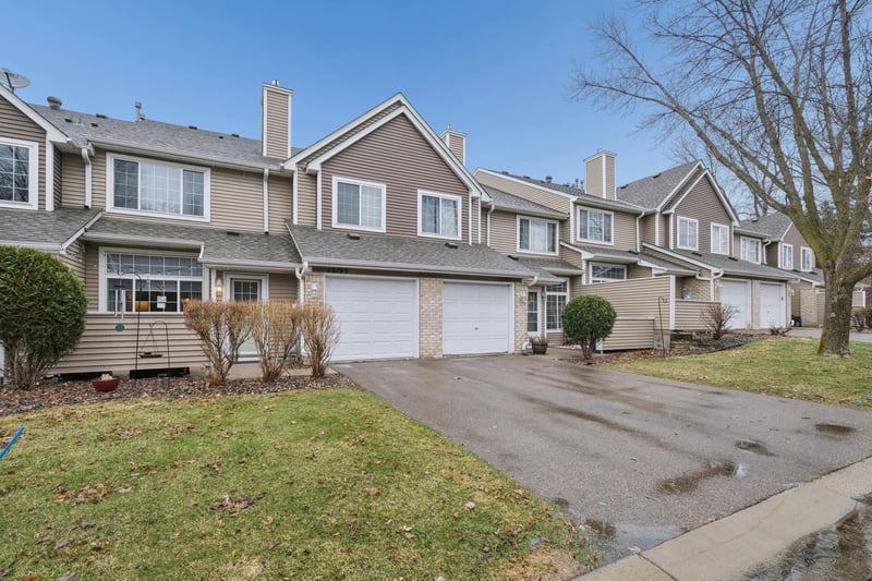 18195 Warbler Ln, Eden Prairie, MN 55346