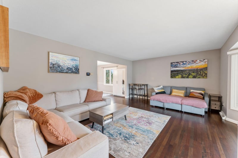 6068 Olinger Cir, Edina, MN 55436