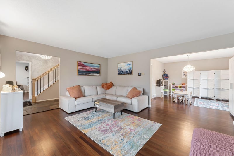 6068 Olinger Cir, Edina, MN 55436