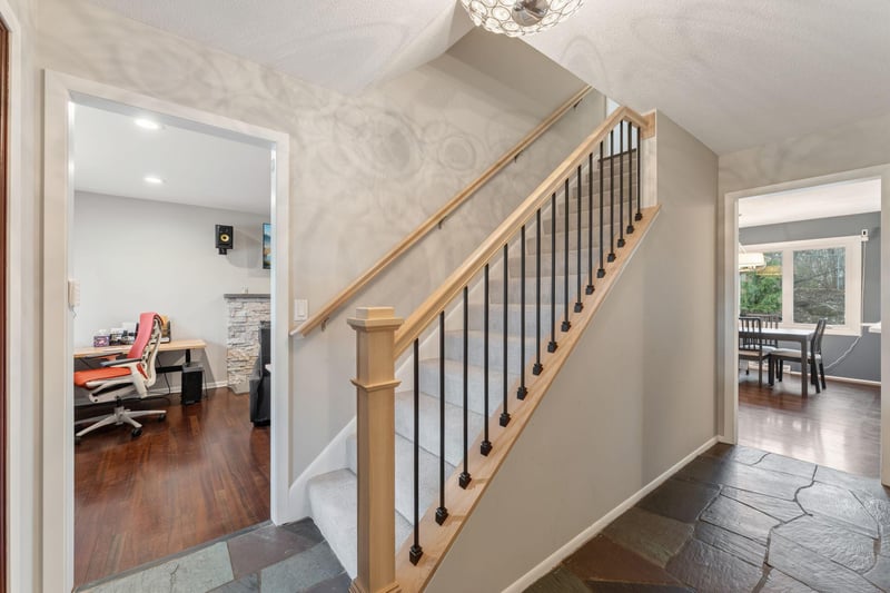 6068 Olinger Cir, Edina, MN 55436