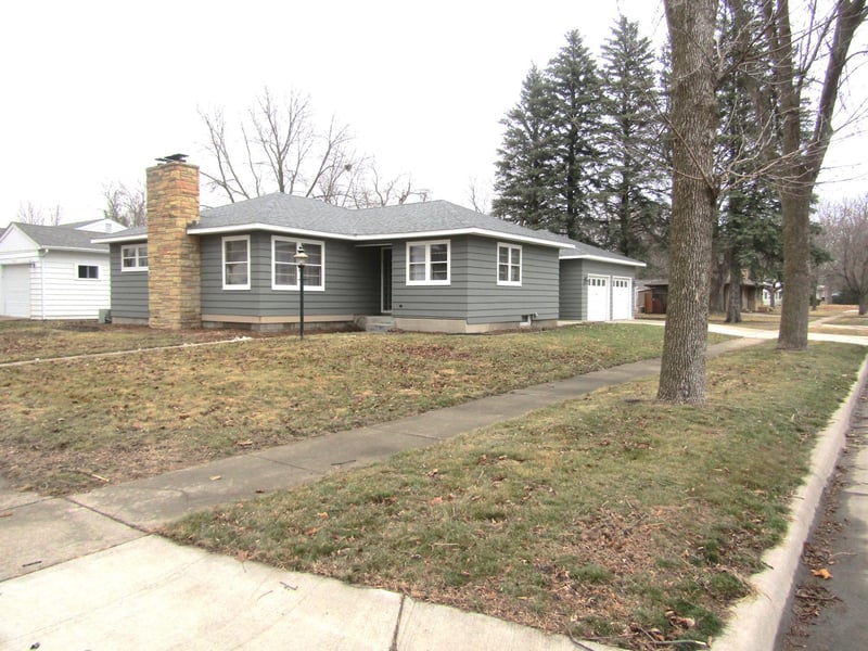 1202 N 5th St, Montevideo, MN 56265