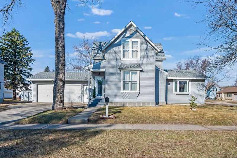 1452 5th Ave, Windom, MN 56101
