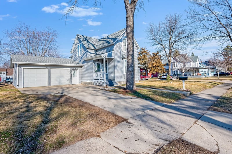 1452 5th Ave, Windom, MN 56101