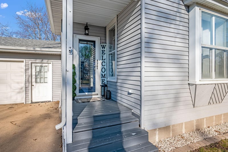 1452 5th Ave, Windom, MN 56101