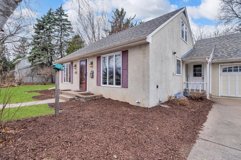 477 Idaho Ave E, Saint Paul, MN 55130