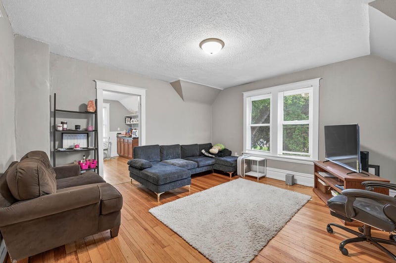 895 Rose Ave E, Saint Paul, MN 55106