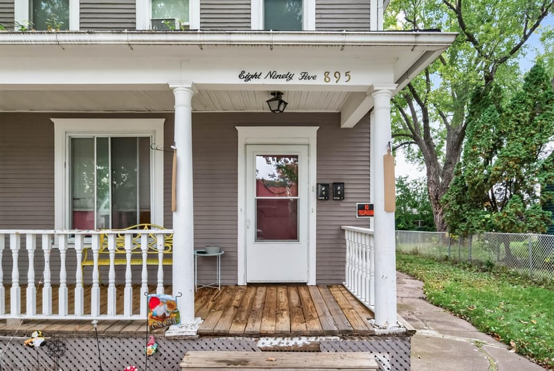 895 Rose Ave E, Saint Paul, MN 55106