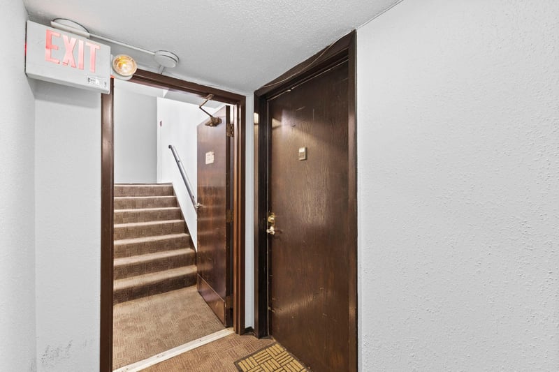 520 Ridgewood Ave #4, Minneapolis, MN 55403
