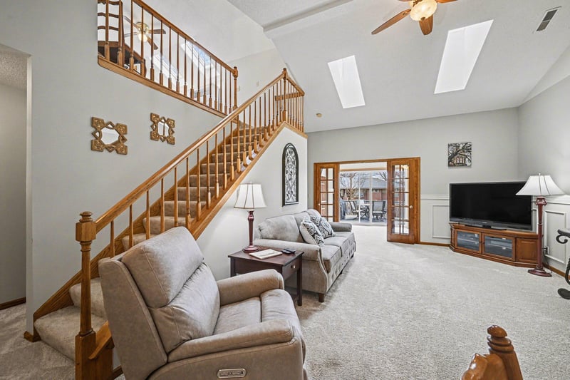 425 Maine St S, Bayport, MN 55003