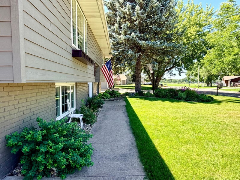 1511 Eckerson Dr, Worthington, MN 56187