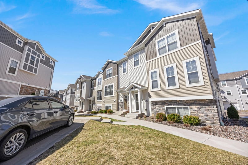 2230 Gateway Curve, North Saint Paul, MN 55109