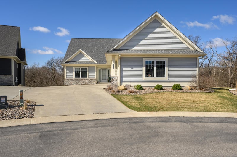 2484 Woodstone Ln SW, Rochester, MN 55902
