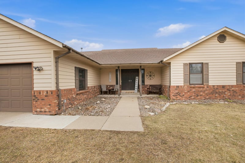680 E Isle St, Isle, MN 56342